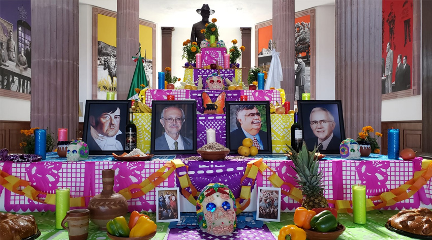 Luce en Congreso su altar de muertos