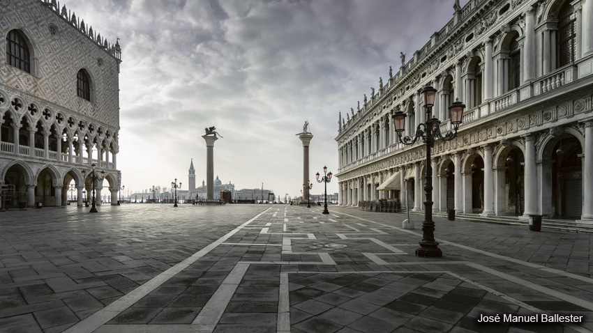 Venecia se convirtió en una ciudad fantasma a causa de la pandemia. En la plaza de San Marcos, uno de los rincones más frecuentados del planeta, se hizo el silencio por primera vez en su historia. Esta imagen es de marzo.