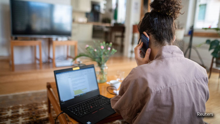 El trabajo a distancia perjudica más a mujer: tres de cuatro sufre estrés y fatiga digital