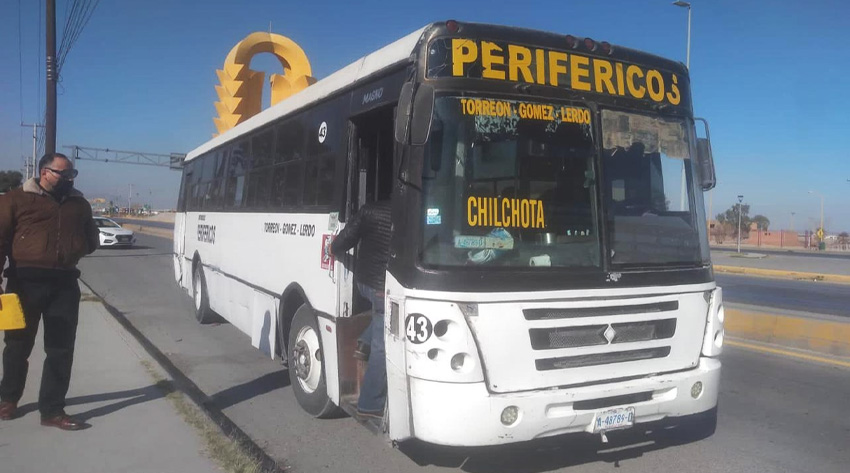 <strong>Dirección de Autotransporte monta operativo anti COVID en Periférico de Torreón</strong>