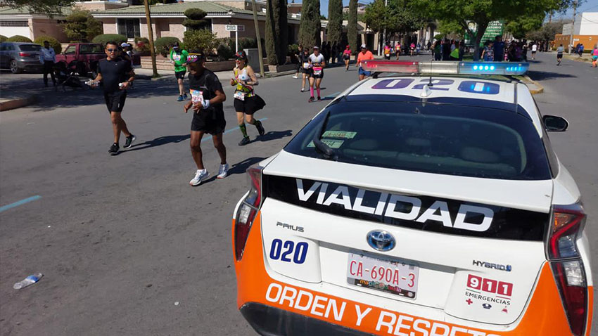 Policía de Torreón, participa con operativo se seguridad en maratón Lala y marcha feminista