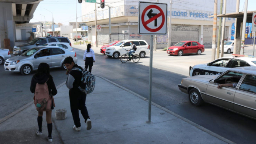 <strong>Prohíben vuelta a la izquierda en cruce de Revolución y la Calle 12 </strong>