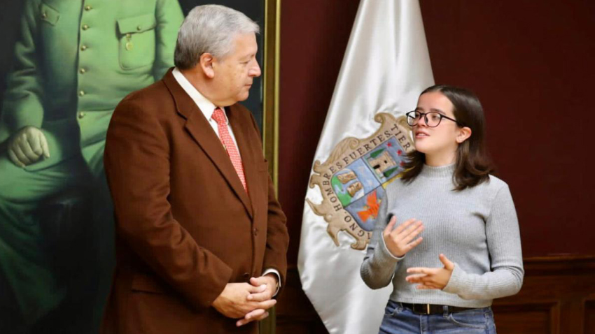 <strong>Recibe Chema Fraustro a estudiante que participará en programa de la NASA</strong>