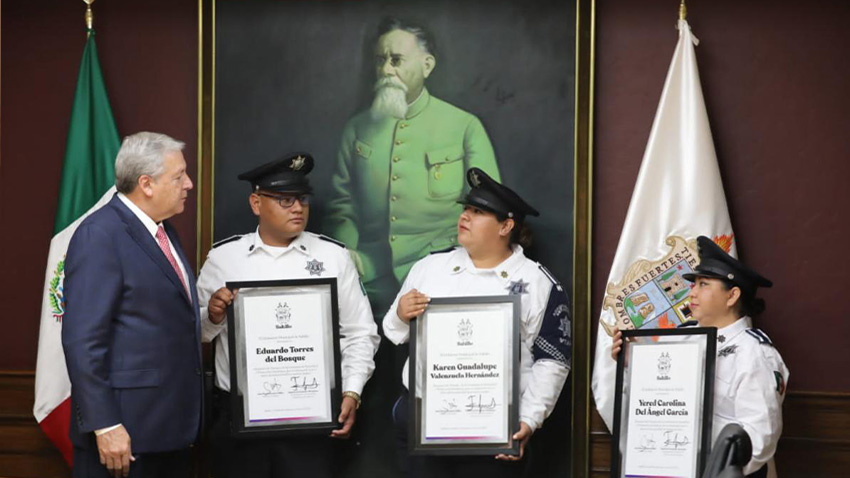 <strong>Reconoce ChemaF a elementos de tránsito por auxilios extraordinarios a la población</strong>