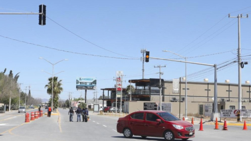 <strong>Instalan semáforo en crucero al norte de Saltillo</strong>