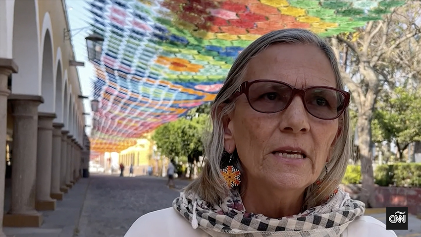 Mujeres tejen el cielo mexicano con espiritualidad y orgullo indígena