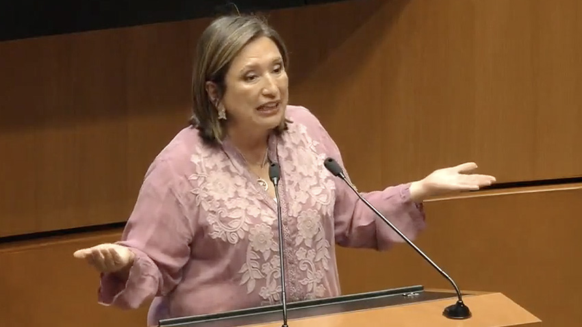 Xóchitl Gálvez toma la tribuna