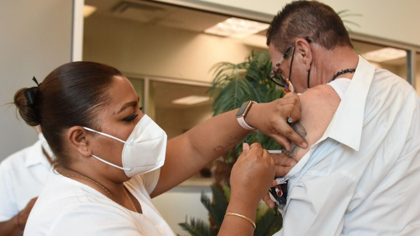 <strong>Instalan módulos para aplicación de vacuna AstraZeneca en Torreón</strong>