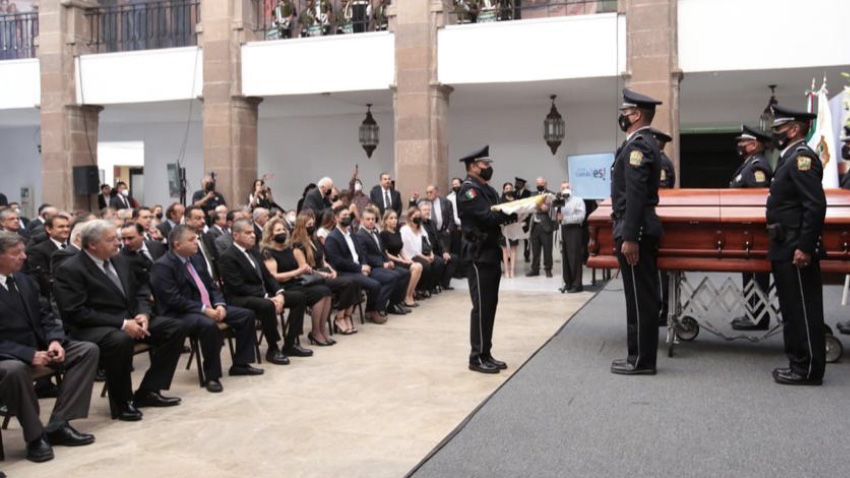 <strong>Gobierno de Coahuila rinde homenaje póstumo a Eliseo Mendoza Berrueto</strong>