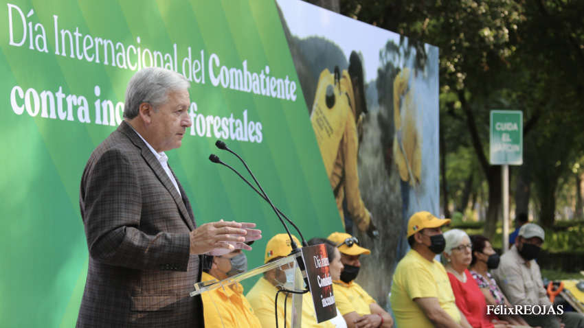 <strong>Entrega Chema Fraustro equipo a combatientes de incendios forestales</strong>