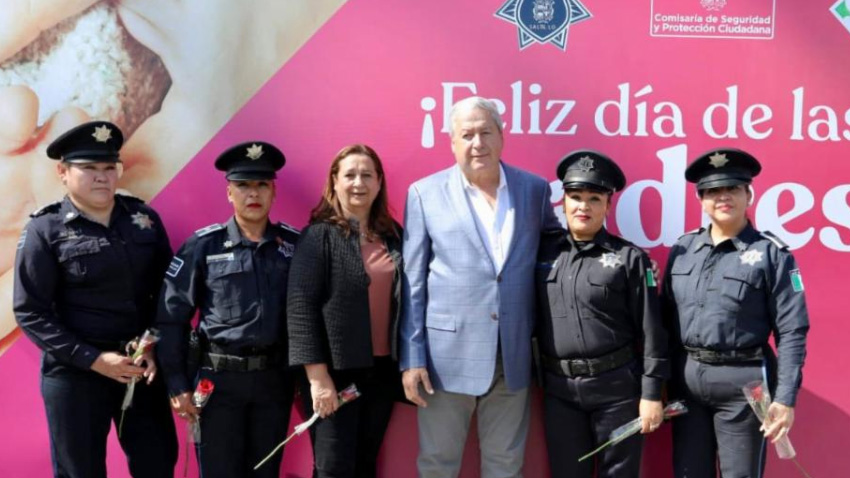 <strong>Reconoce Chema Fraustro doble esfuerzo de las mamás policías</strong>