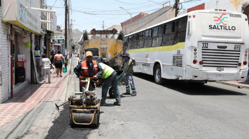 <strong>Continúan acciones de bacheo, ahora trabajan en el Centro Histórico</strong>