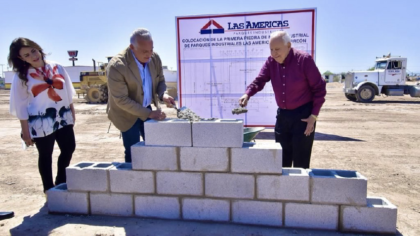 Román A Cepeda coloca primera piedra de nave industrial en el Parque Industrial de las Américas