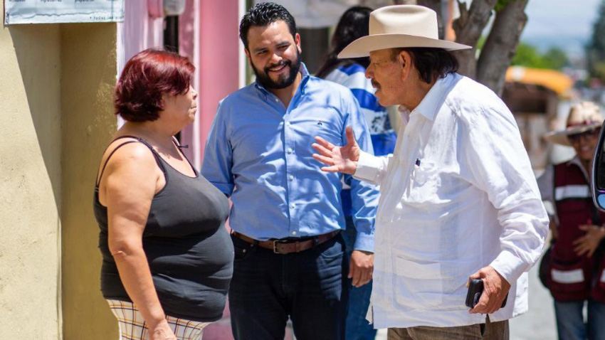 Guadiana y Hurtado  visitan la colonia El Salvador en Saltillo