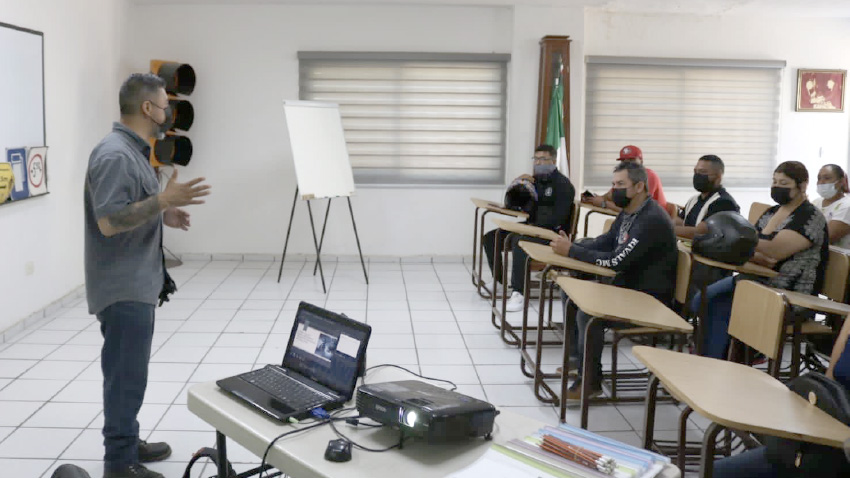 <strong>Inicia curso de manejo defensivo para la séptima generación de repartidores</strong>