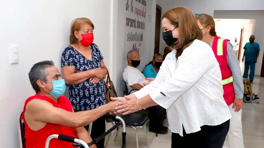 <strong>Atiende DIF Saltillo a sectores vulnerables: Beatriz Dávila de Fraustro</strong>