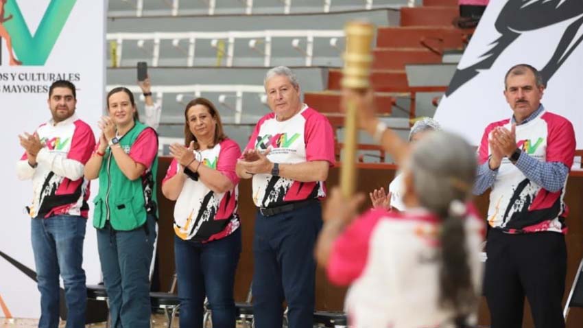 <strong>Inaugura Chema Fraustro y su esposa Juegos Municipales de los Adultos Mayores</strong>