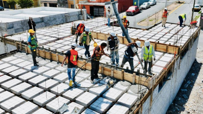 <strong>Avanzan obras en Saltillo; toma forma nuevo Centro Comunitario.- Chema Fraustro</strong>