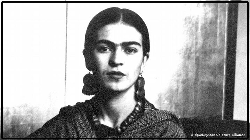 Inauguran en París muestra con «objetos ocultos» de Frida Kahlo