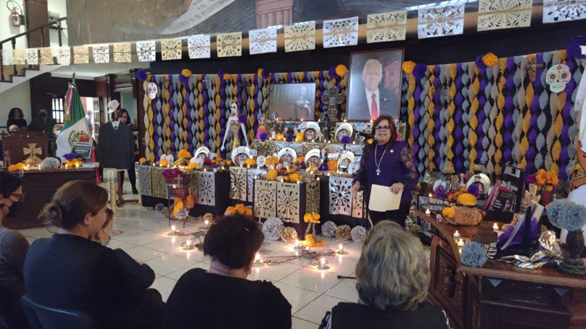 <strong>Altar de muertos en el Congreso del Estado en honor a Eliseo Mendoza e Higinio González</strong>