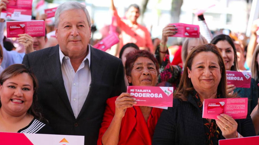 <strong>Presenta Chema Fraustro la Tarjeta Poderosa; fortalecen a las mujeres</strong>