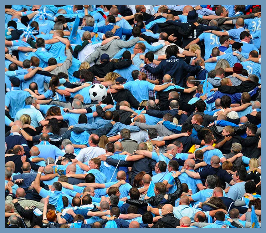 El ManCity y su “Poznan”   Este festejo consiste en darle la espalda a la cancha, abrazar a las personas que están a los lados y después saltar, lo que genera una cadena que se mueve de arriba para abajo.