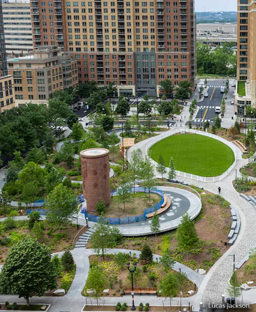 En un nuevo parque de Arlington, surge un poderoso y perdurable monumento