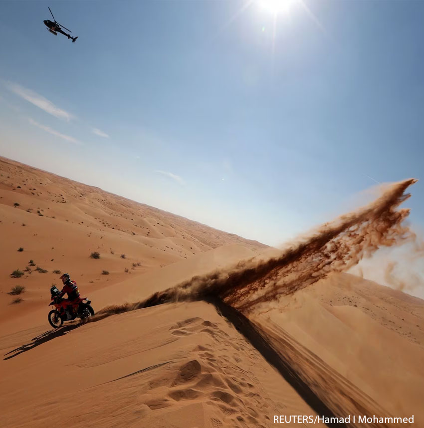 Los corredores todoterreno compiten en el agotador Rally Dakar