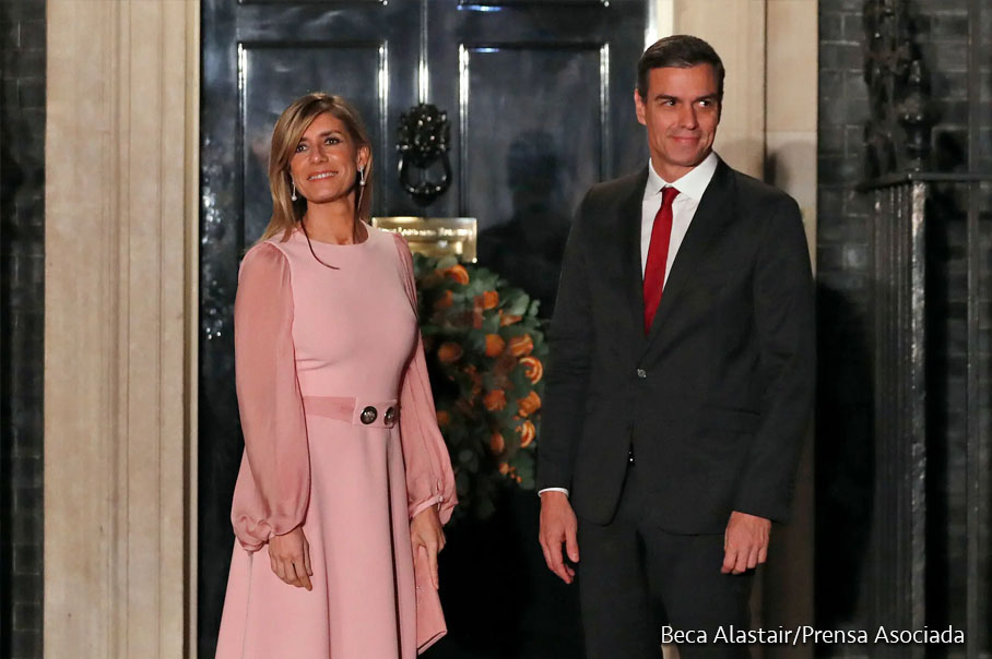 El presidente español dice que está considerando dimitir, mientras su esposa enfrenta una investigación