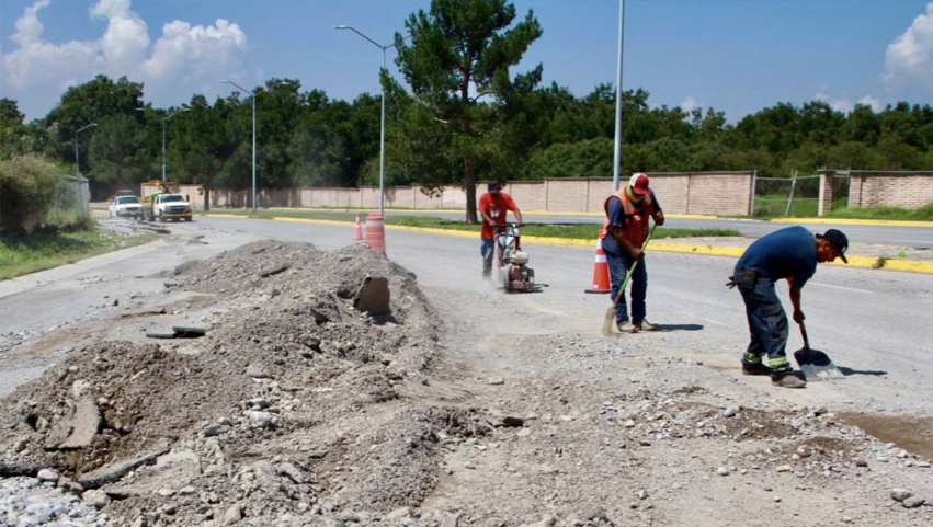 Repara Municipio Colosio y Tezcatlipoca; bachea la ciudad con 10 cuadrillas