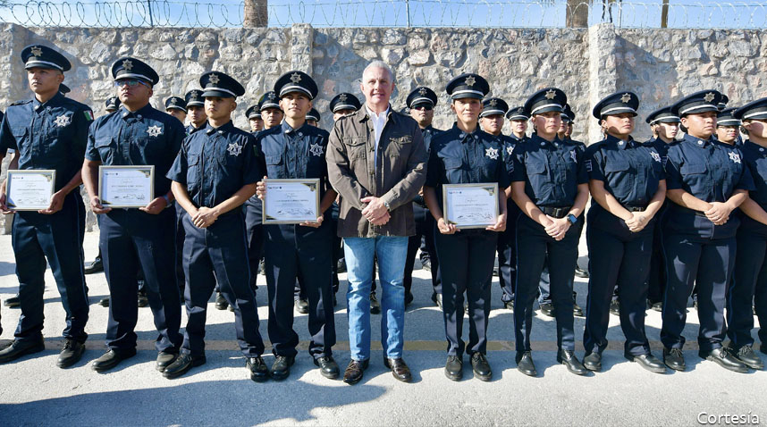 Román Alberto Cepeda preside graduación de la tercera generación de la Academia de Policía de Torreón