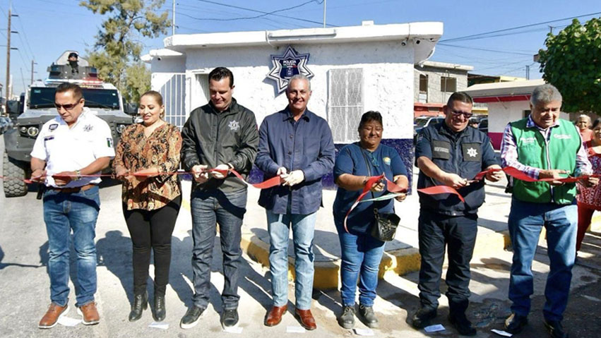 Román Alberto Cepeda González entrega caseta de vigilancia en la colonia Tierra y Libertad