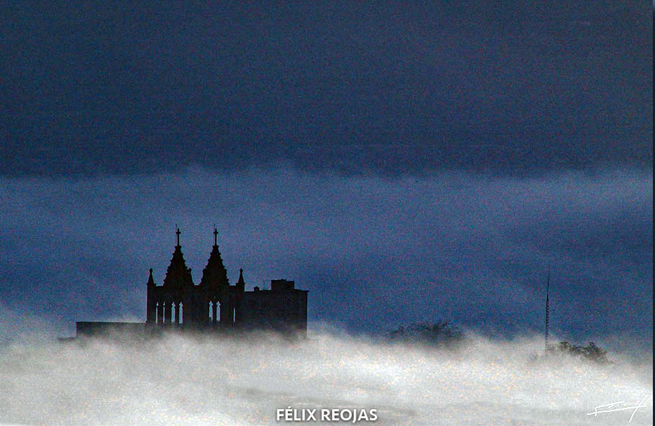 Las nubes, el santuario, el molino, la alameda, la antena de la XEKS y los azules