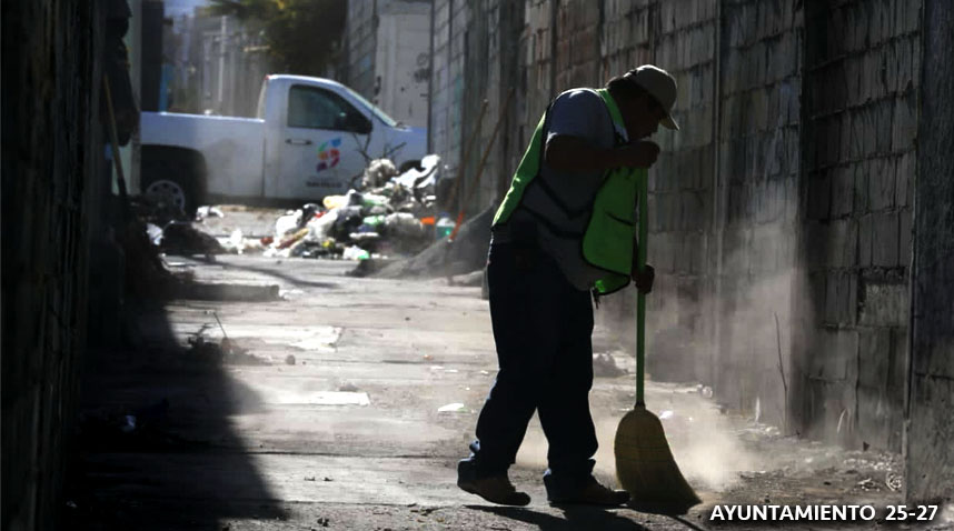 Va Gobierno de Saltillo con todo; limpia callejones de la ciudad