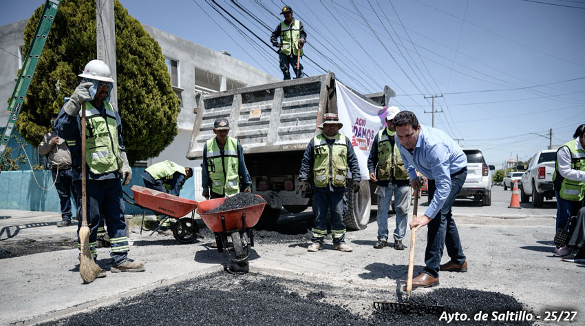 Bacheo Llega a Cada Rincón de Saltillo para Mejorar Vialidades: Javier Díaz