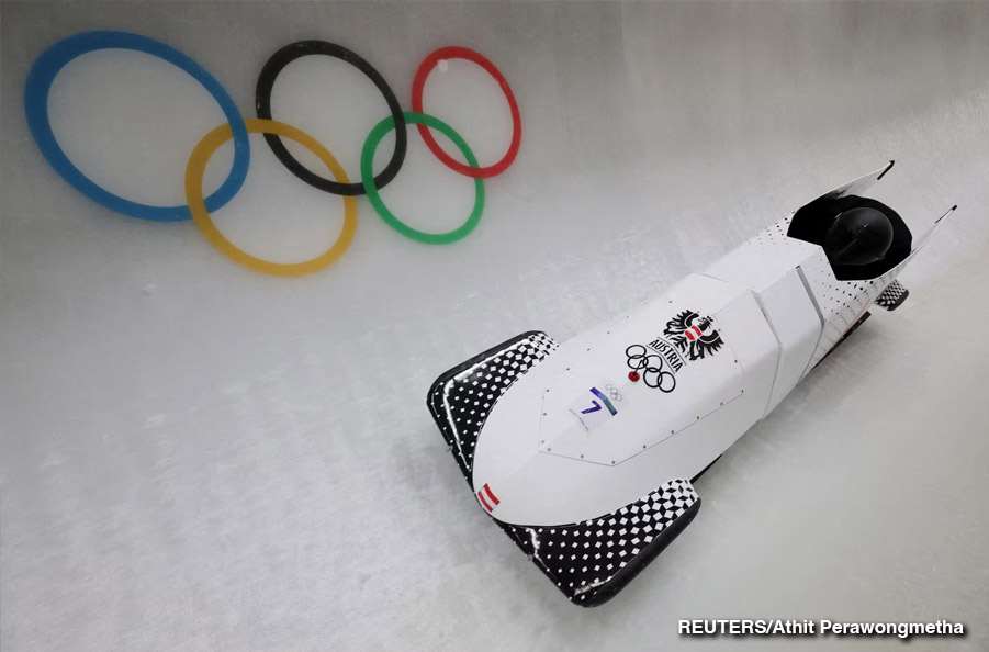 Markus Treichl, de Austria, participante de bobsleigh durante los Juegos Olímpicos de Milano Cortina.