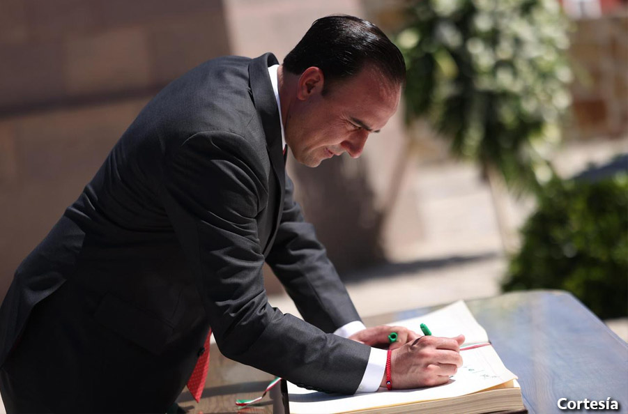 EN COAHUILA VAMOS A SEGUIR DEFENDIENDO Y FORTALECIENDO LAS INSTITUCIONES: MANOLO