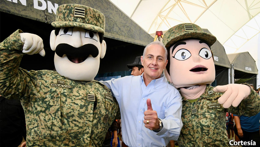 RACepeda González visita la Exposición Militar “La Gran Fuerza de México”