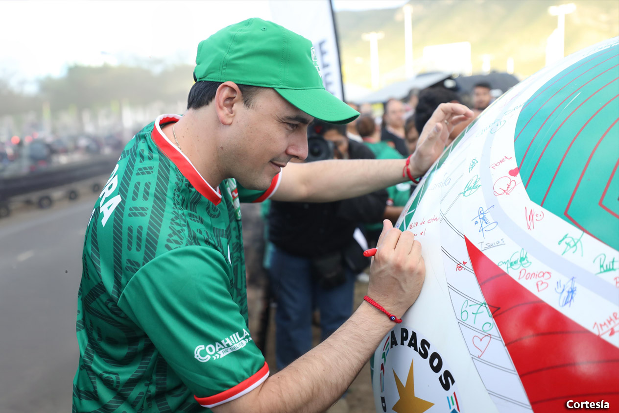 Manolo Jiménez clausura con éxito las caravanas futboleras en Coahuila