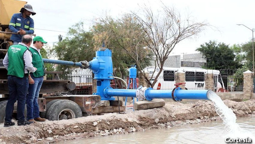 Supervisa Manolo Jiménez Obras Sociales en Torreón
