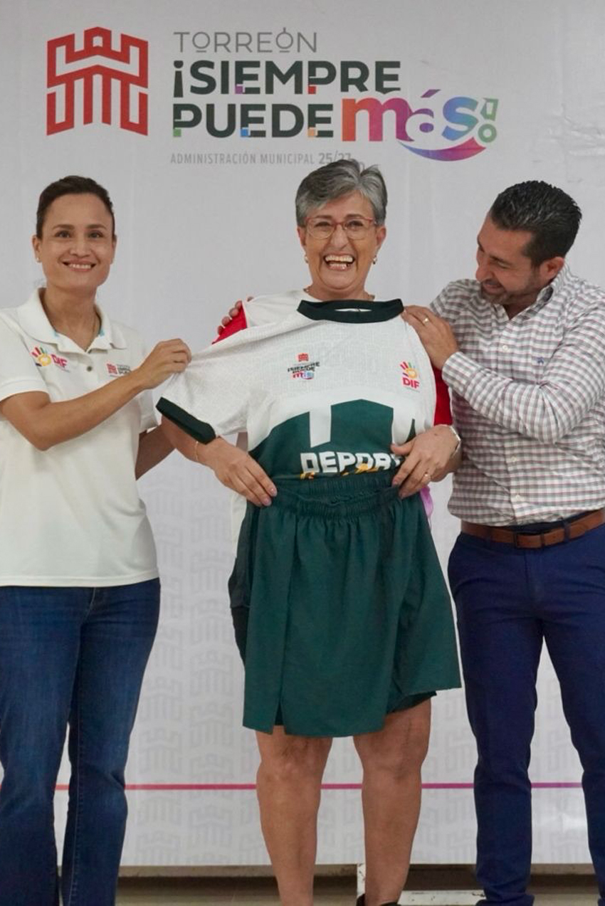 DIF Torreón entrega uniformes a participantes que de los “Juegos Estatales del Adulto Mayor 2026”
