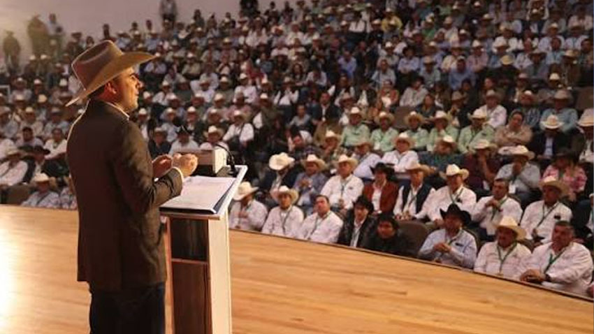 Inaugura gobernador Convención Nacional Ganadera